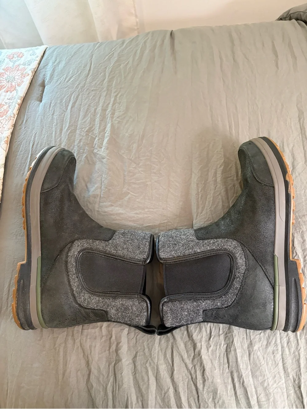 UGG Leather/Gray Felt Waterproof Chelsea Boot. Size 12.